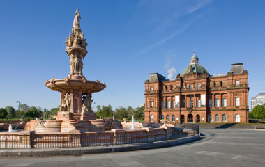 The Doulton Fountain and People's Palace at the east end of the park